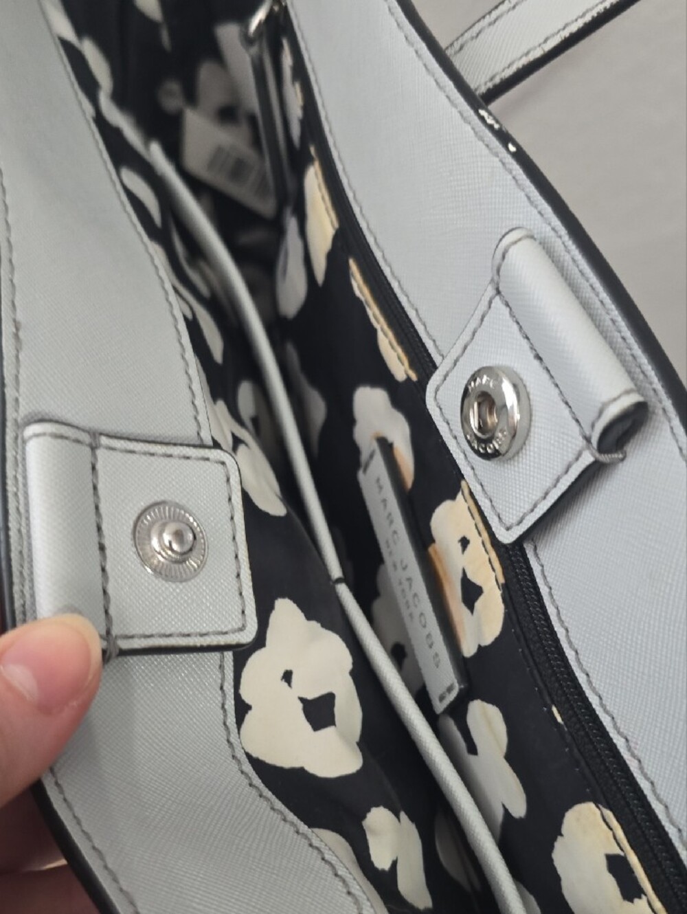 Marc Jacobs Luggage Tag Tote Griffin Gray - Picture 7 of 16